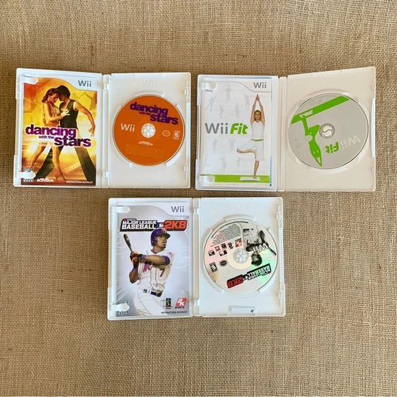 Bundle of 9 Wii Games, 3 Wii Nunchuks and 2 Controller Cases